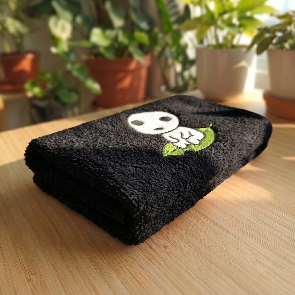 Asciugamano Ricamato Kodama sulla Foglia (Fan Art)