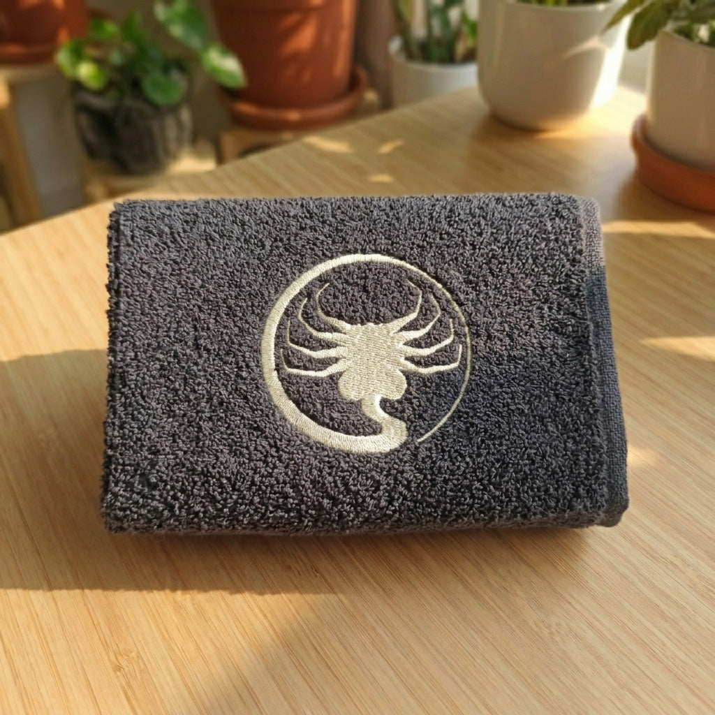 Asciugamano Facehugger Ricamato (Fan Art)
