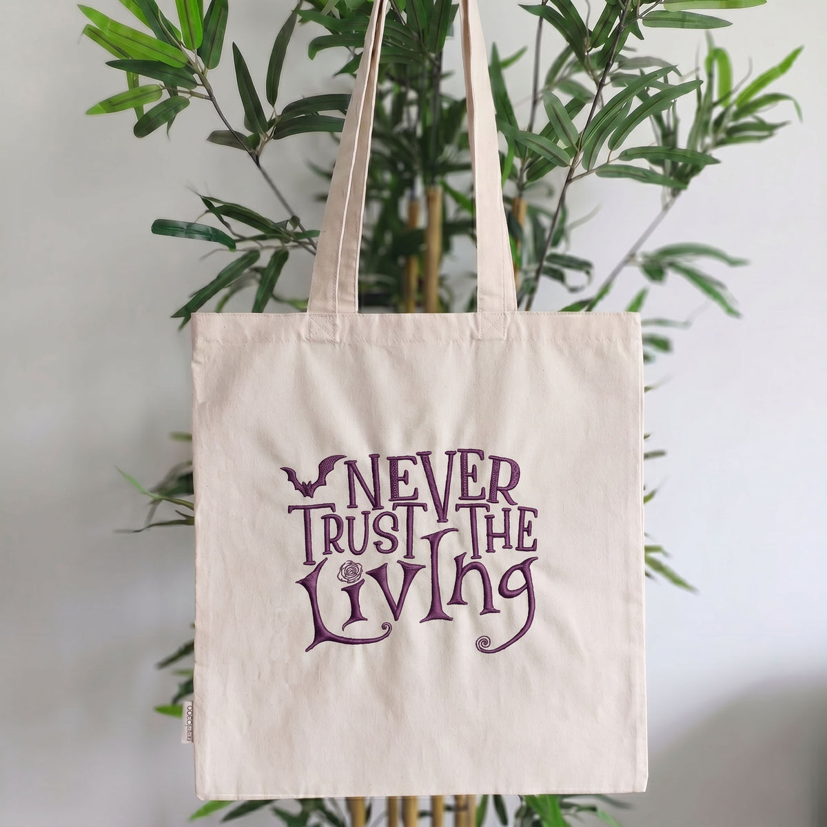 Tote Bag Ricamata - Never Trust the Living (Beetlejuice)